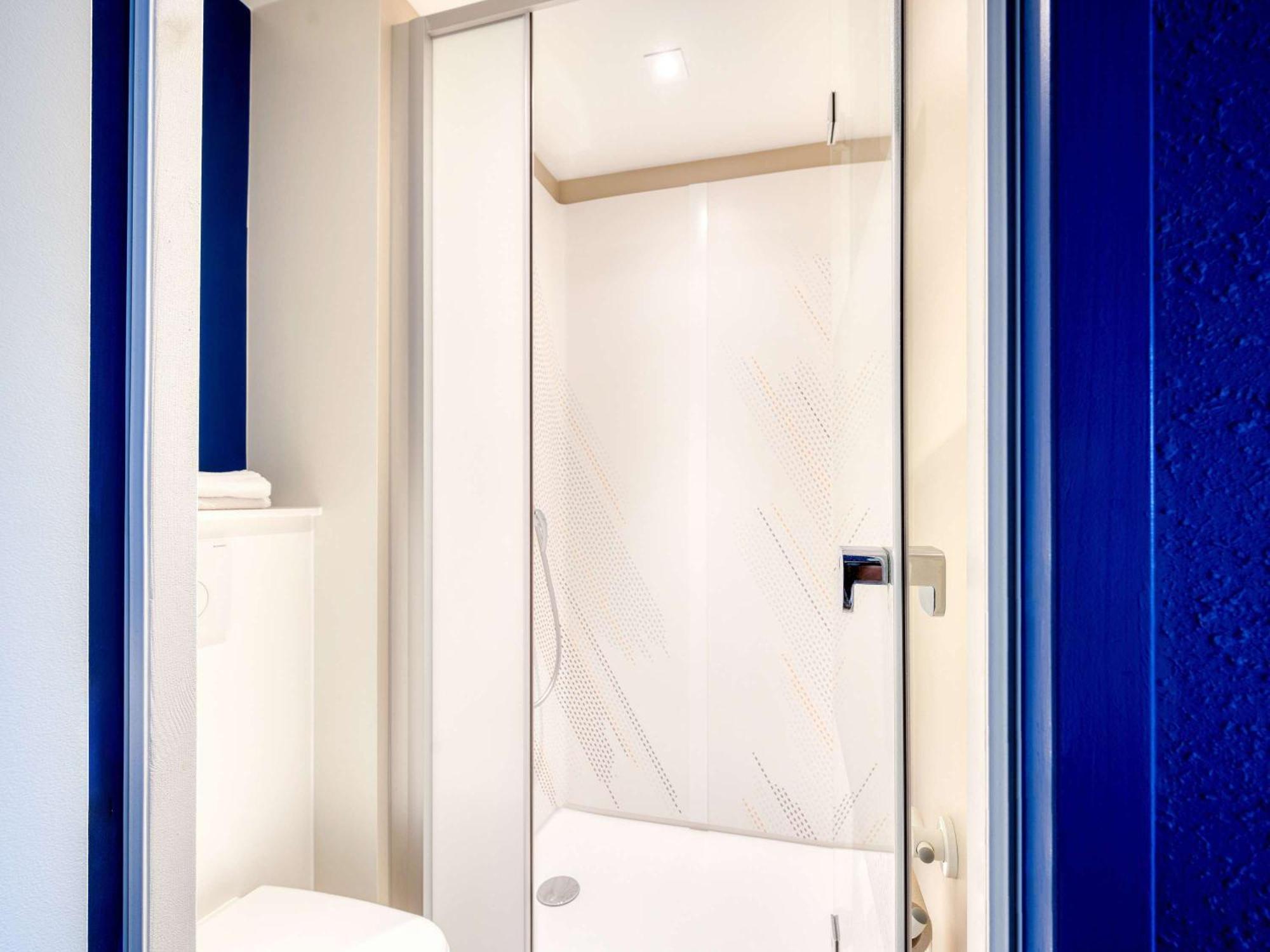Ibis Budget Versailles - Трап Экстерьер фото