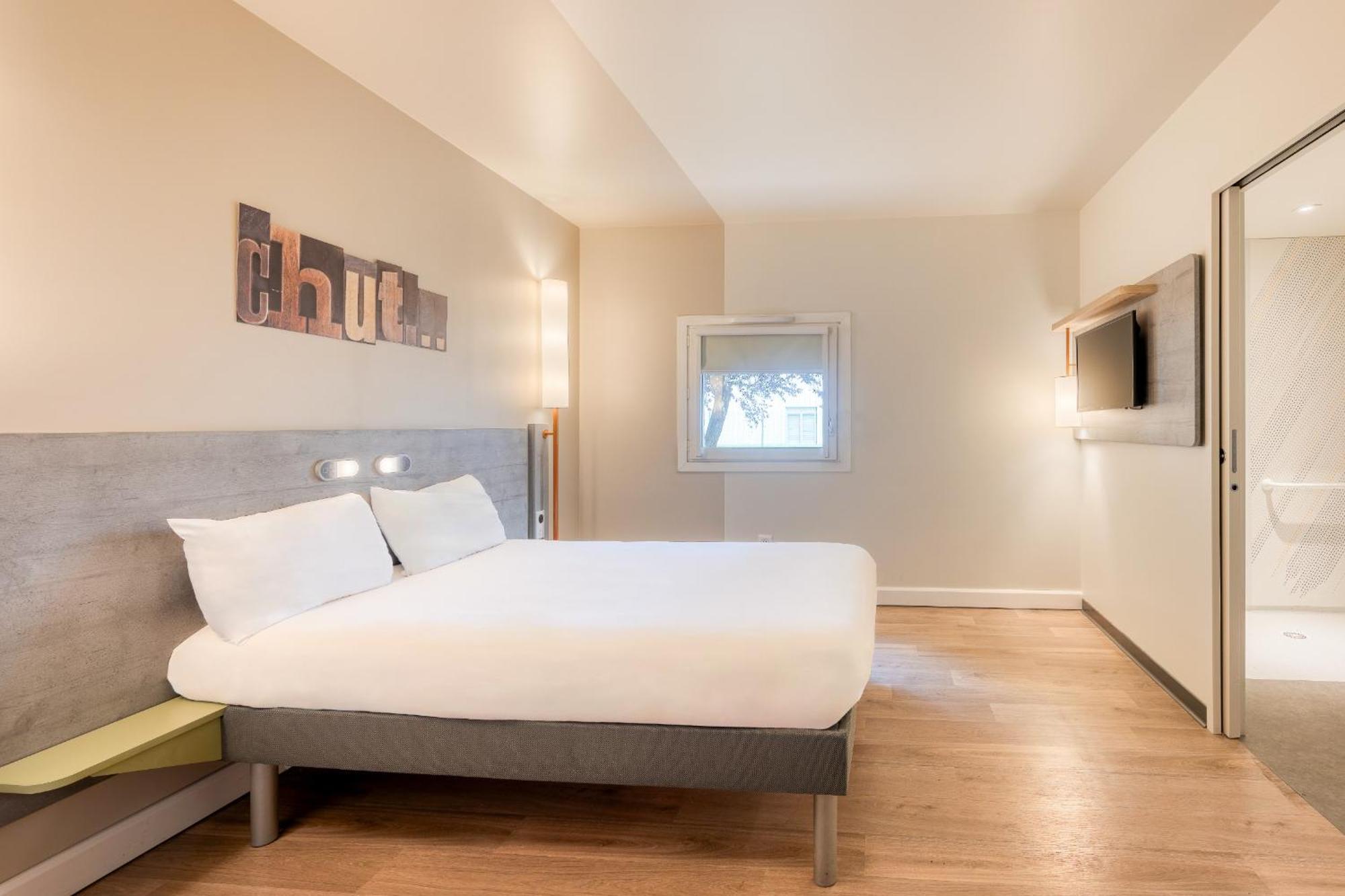 Ibis Budget Versailles - Трап Экстерьер фото